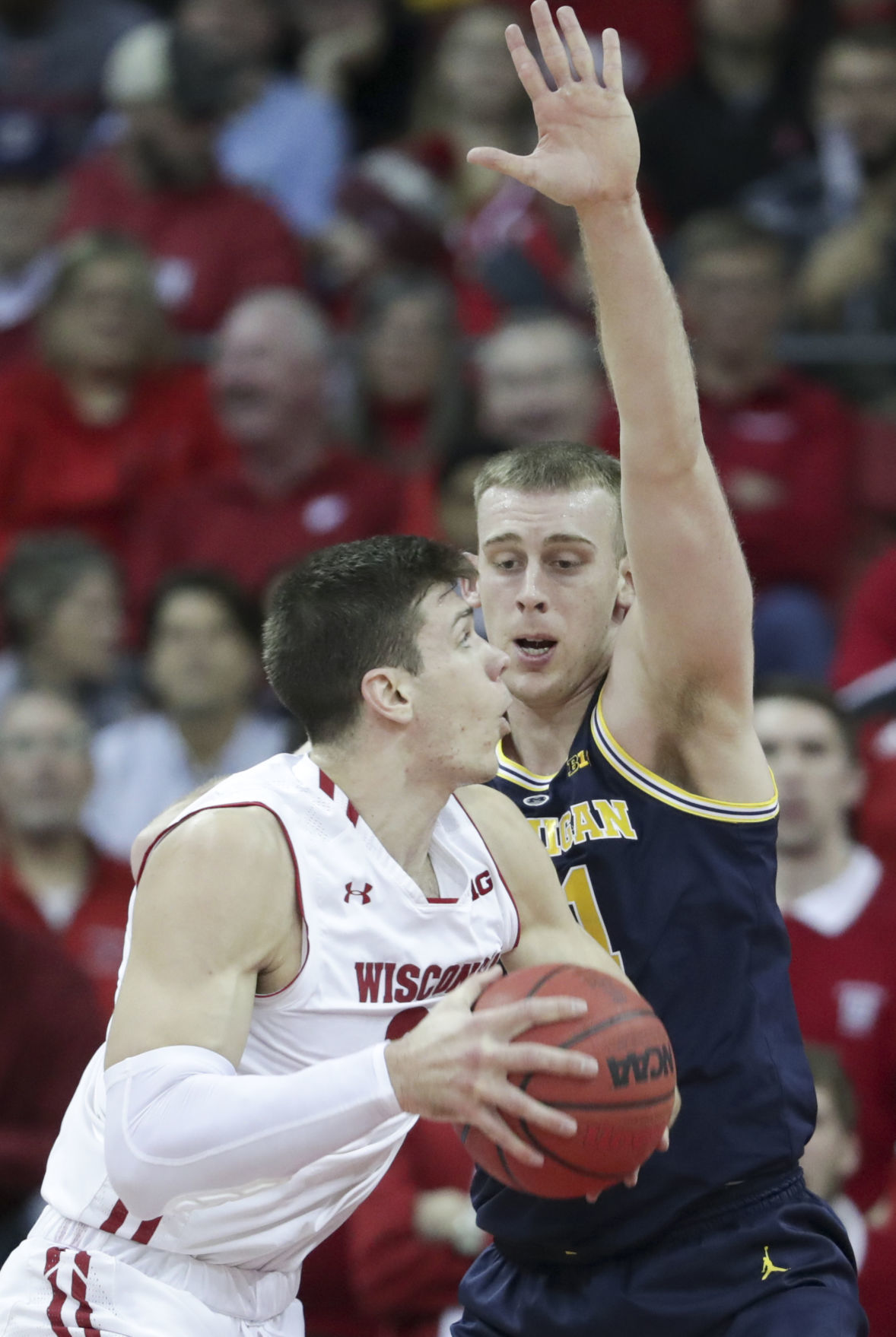 Badgers 64, No. 2 Wolverines 54
